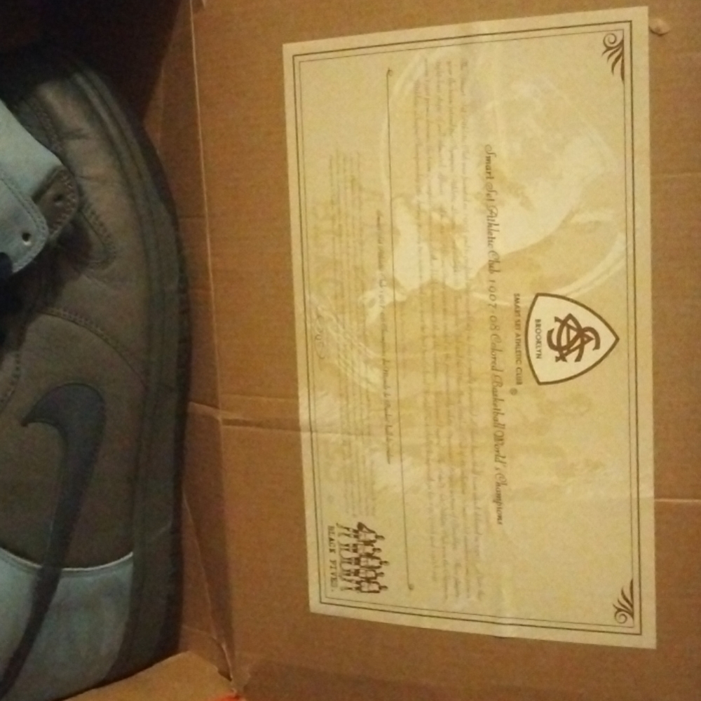 Nikes - Picture 3 of 8